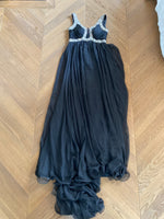 Charger l&#39;image dans la galerie, Charlotte Pirroni Robe de soirée noire avec strass

