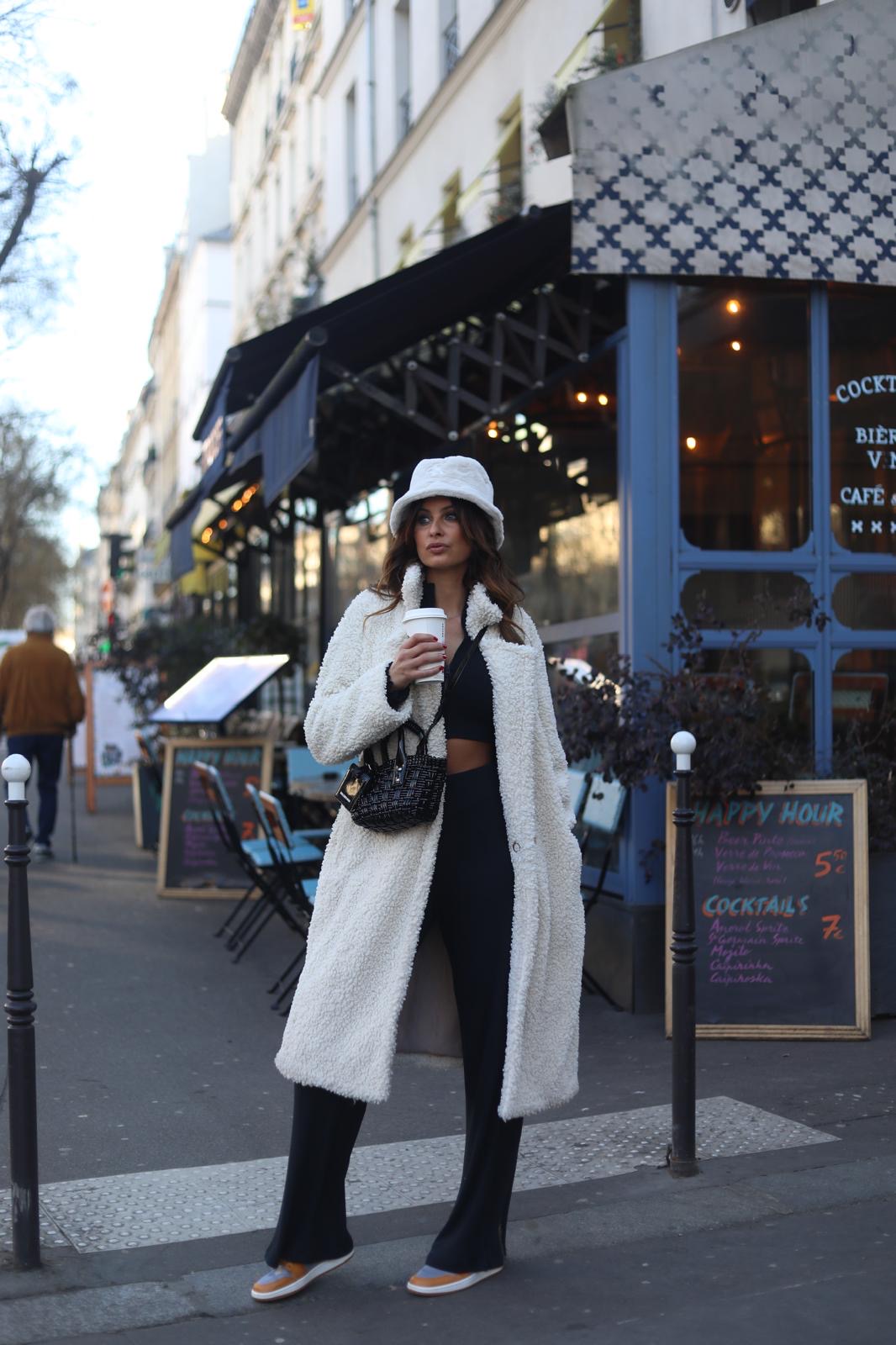 Malika Menard Bob Clavin Klein Jeans beige