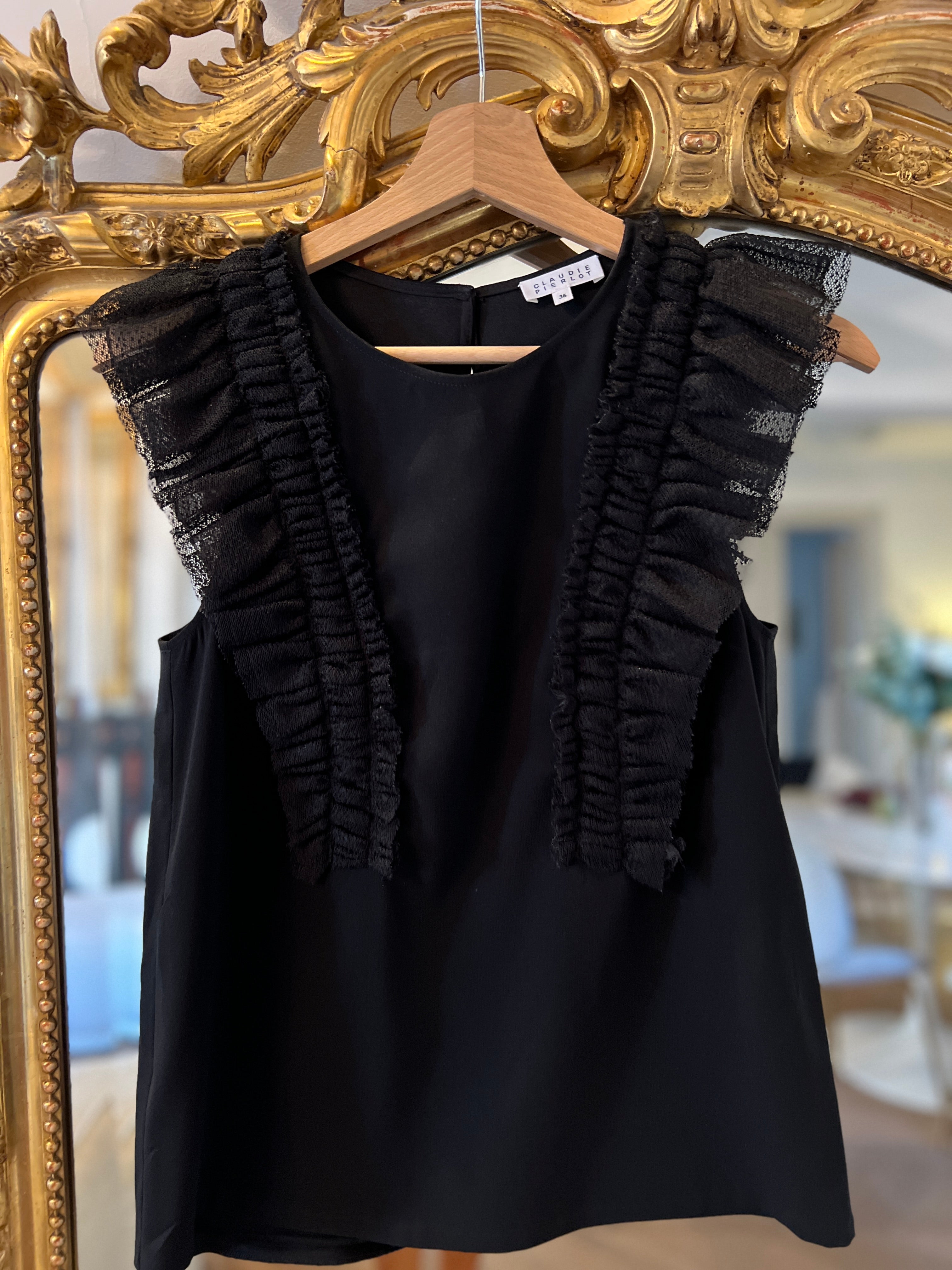 Haut Claudie Pierlot noir à volants