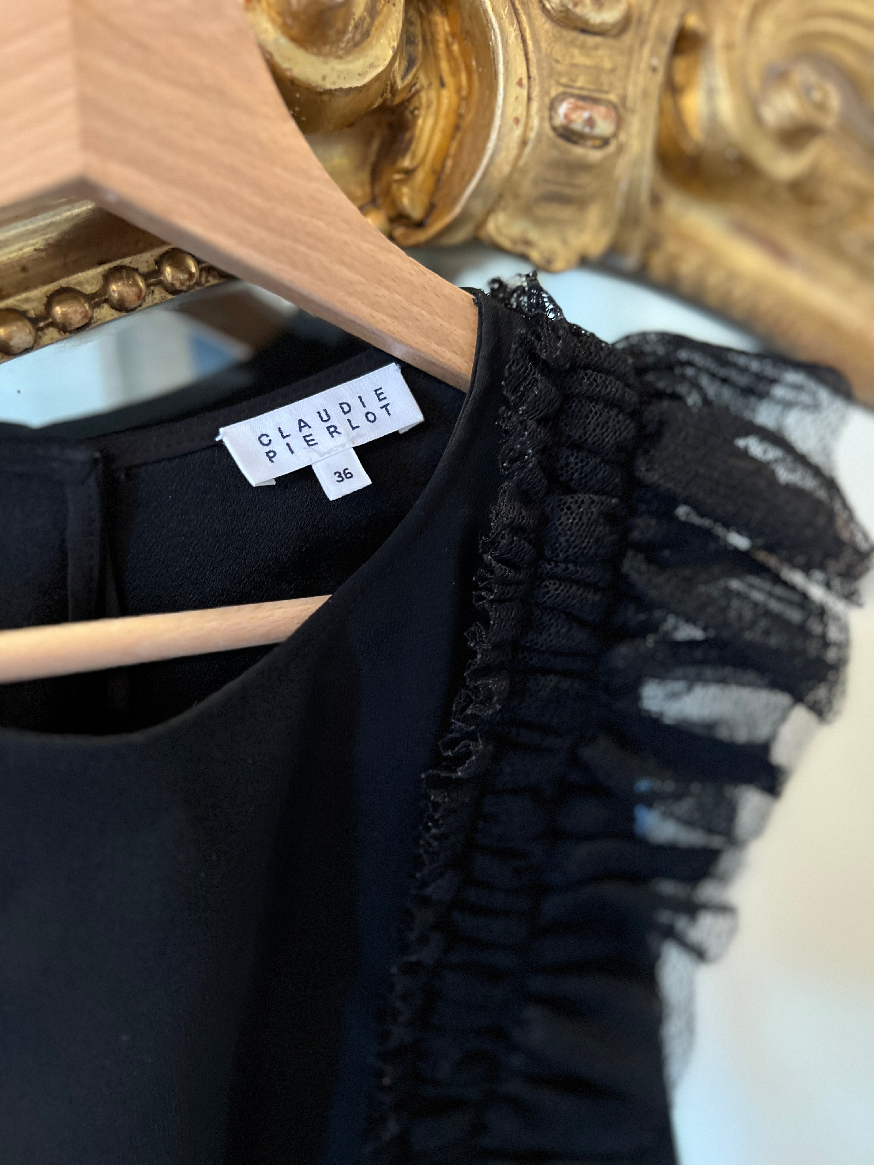 Haut Claudie Pierlot noir à volants