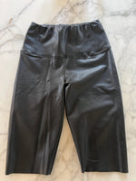 Charger l'image dans la galerie, Lucie Gabossi - AllSaints Short simili cuir
