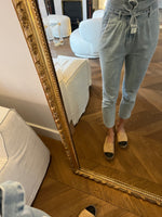 Charger l'image dans la galerie, Lucie Gabossi - Recc Pantalon jean fluide ceinturé
