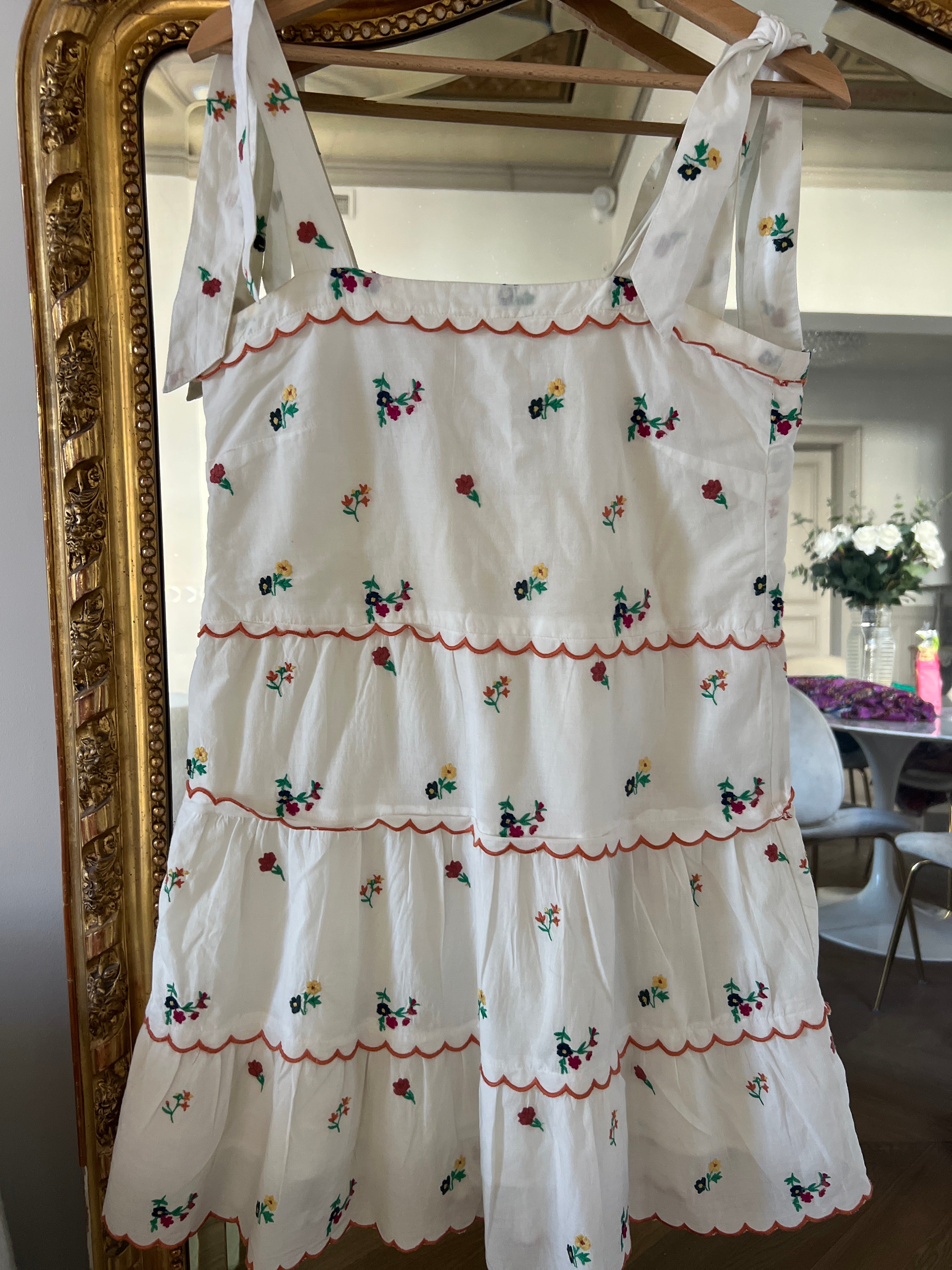 Robe Sézane à fleurs brodées