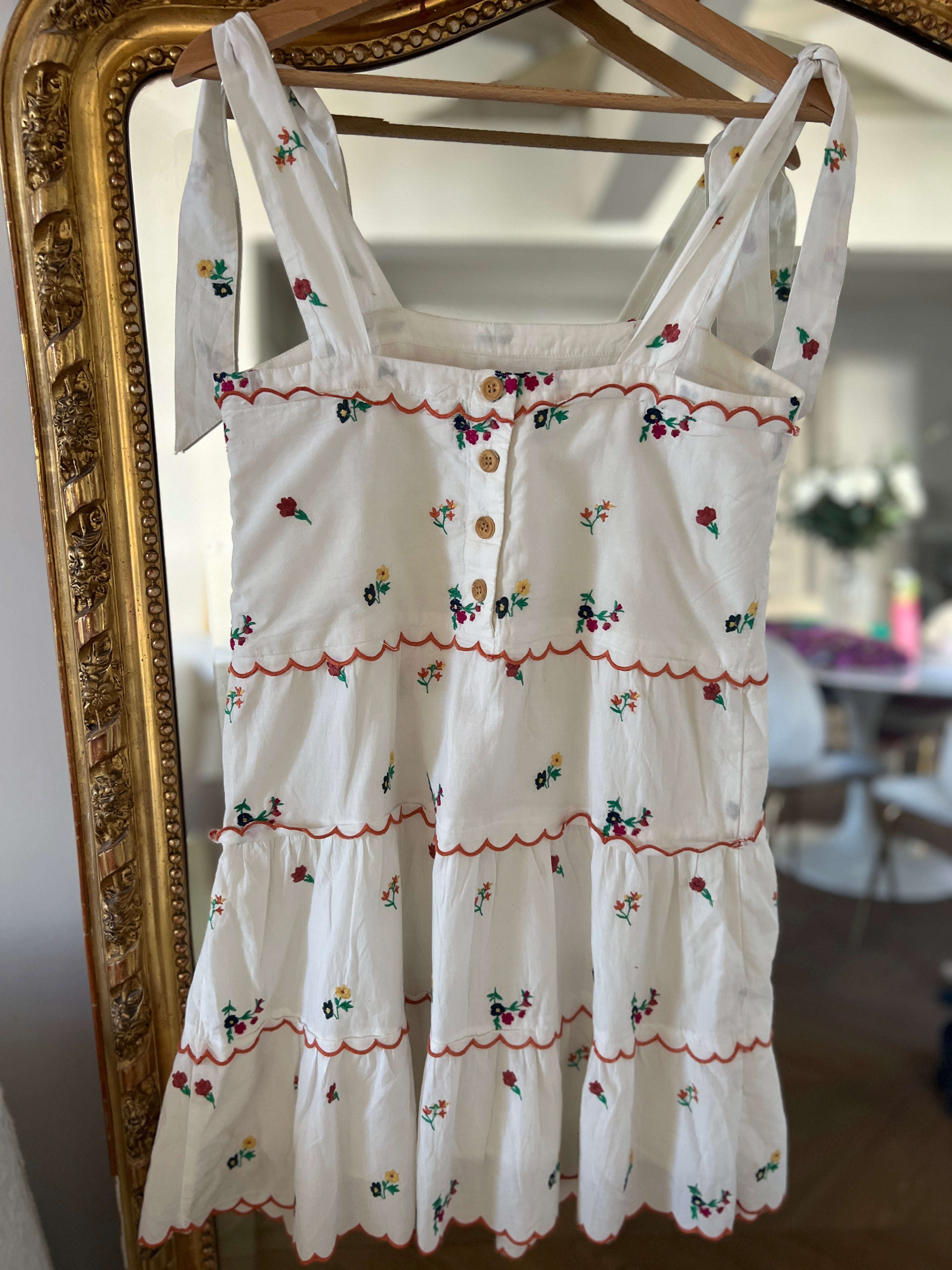 Robe Sézane à fleurs brodées