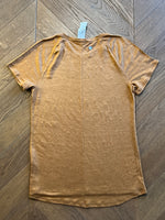 Charger l&#39;image dans la galerie, Marine Lorphelin T shirt en lin marron decathlon
