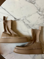 Charger l'image dans la galerie, Lucie Gabossi - Gia/RHW Bottines beiges
