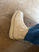 Charger l'image dans la galerie, Lucie Gabossi - Gia/RHW Bottines beiges
