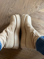 Charger l'image dans la galerie, Lucie Gabossi - Gia/RHW Bottines beiges
