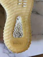 Charger l'image dans la galerie, Lucie Gabossi - Adidas Baskets Yeezy 350 ecru Pointure 38 2/3
