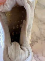 Charger l'image dans la galerie, Lucie Gabossi - Adidas Baskets Yeezy 350 ecru Pointure 38 2/3
