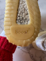 Charger l'image dans la galerie, Lucie Gabossi - Adidas Baskets Yeezy 350 ecru Pointure 38 2/3
