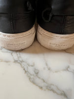 Charger l'image dans la galerie, Lucie Gabossi - Givenchy Sneakers squelette en cuir noir Pointure 40
