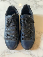 Charger l'image dans la galerie, Lucie Gabossi - Balenciaga - Baskets Arena bleu marine P.39
