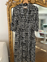 Charger l'image dans la galerie, Robe Ba&amp;sh longue blanche et noire à boutons
