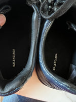 Charger l'image dans la galerie, Lucie Gabossi - Balenciaga - Baskets Arena bleu marine P.39
