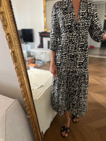 Charger l'image dans la galerie, Robe Ba&amp;sh longue blanche et noire à boutons
