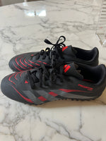 Charger l'image dans la galerie, Lucie Gabossi - Adidas baskets à foot
