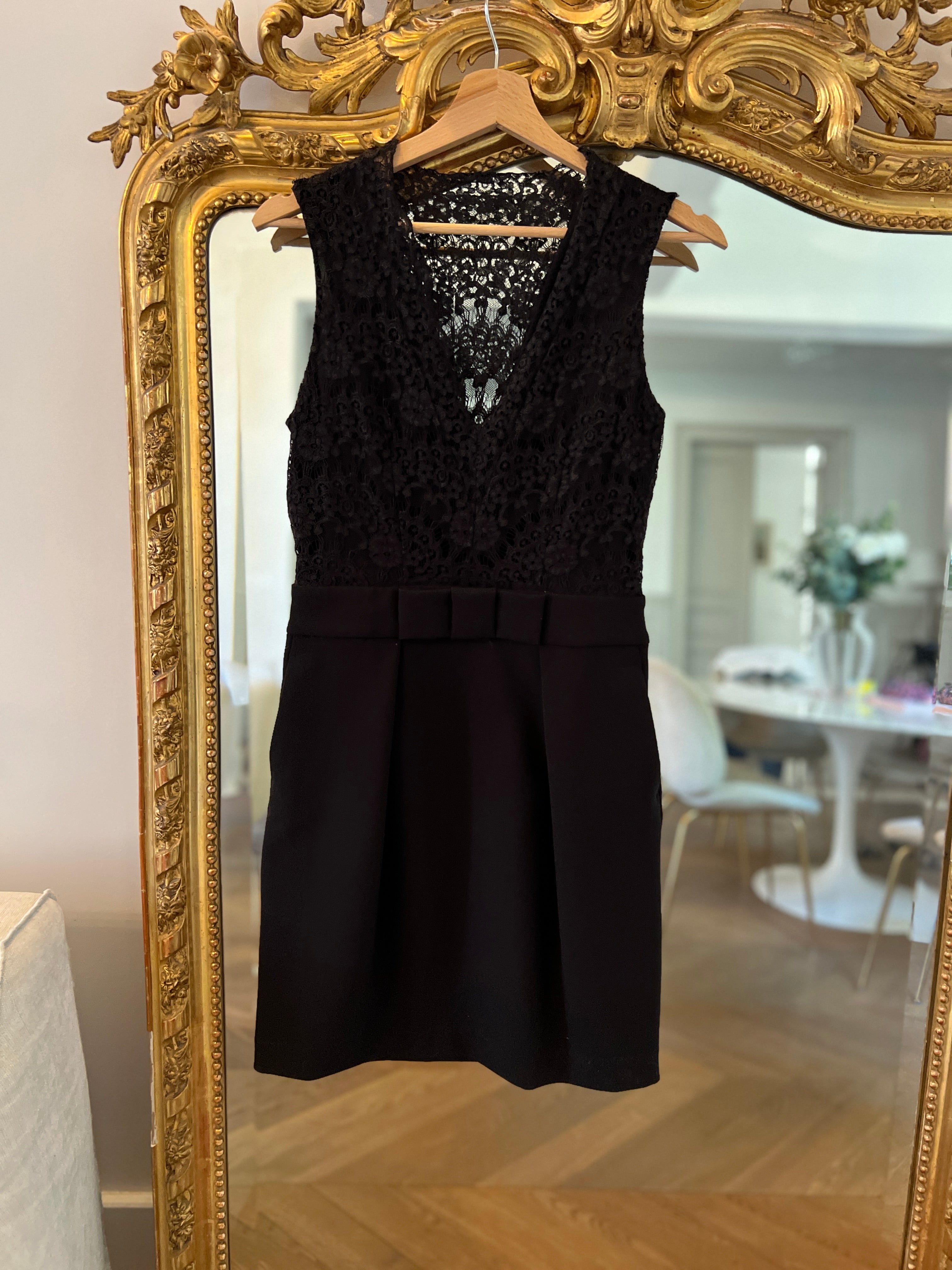 Robe Claudie Pierlot haut en dentelle noire et noeud