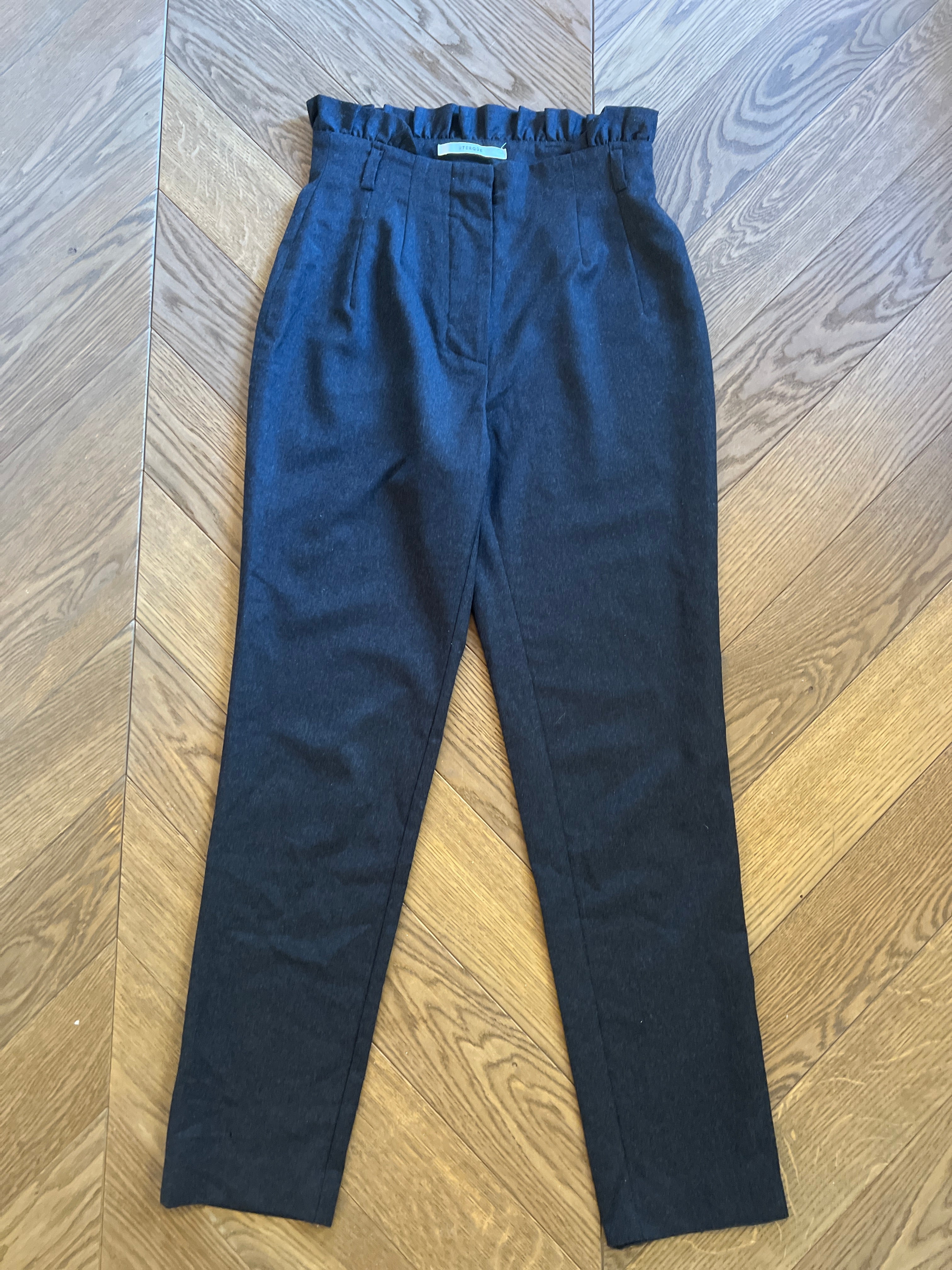 Pantalon Uterque en laine avec volant taille