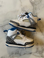 Charger l'image dans la galerie, Lucie Gabossi - Nike Baskets Jordan blanches montantes T.19,5
