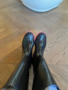 Bottes de pluie Chanel noir et rose