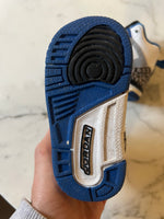 Charger l'image dans la galerie, Lucie Gabossi - Nike Baskets Jordan blanches montantes T.19,5
