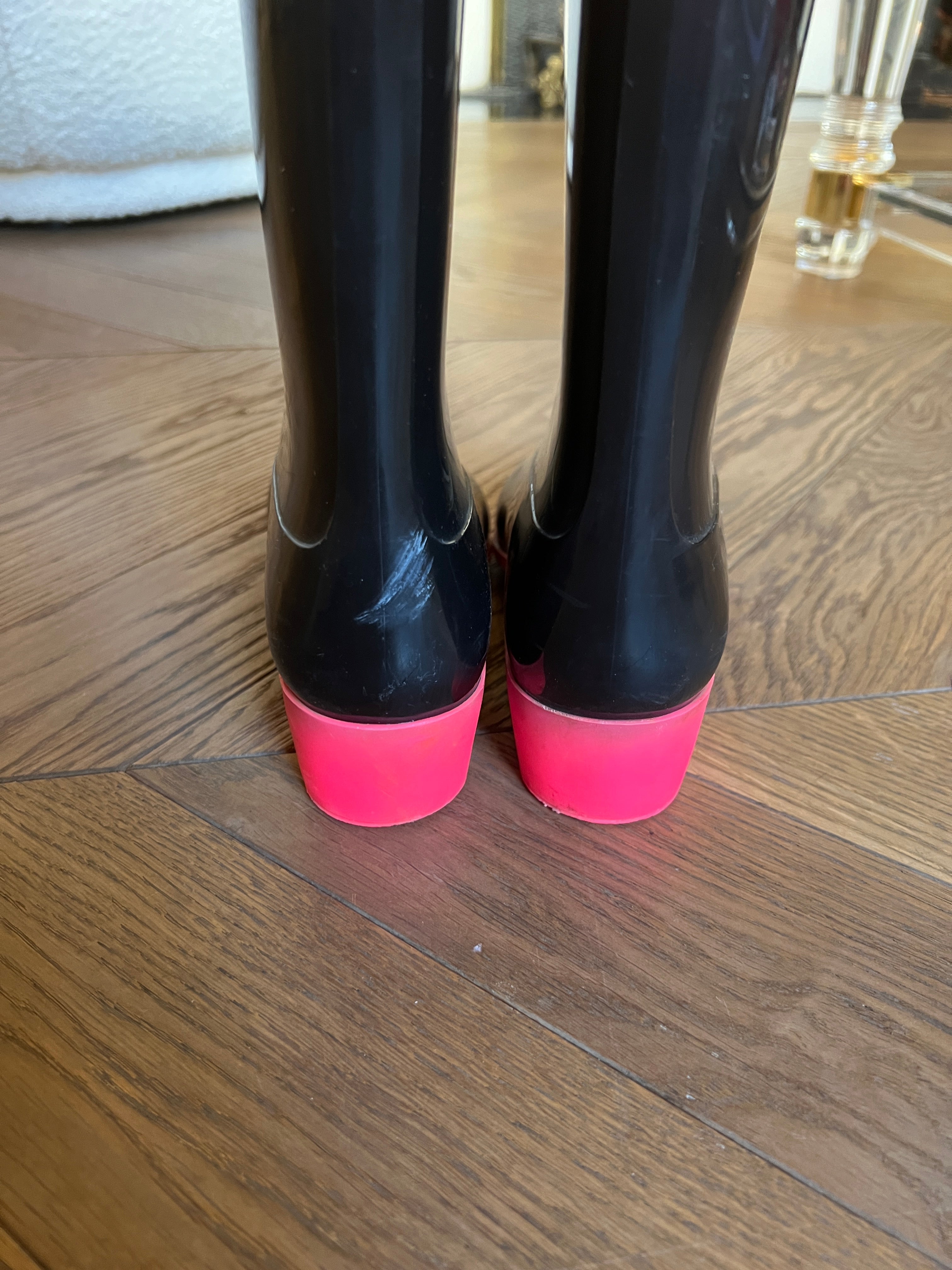 Bottes de pluie Chanel noir et rose