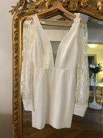 Charger l'image dans la galerie, Lucie Gabossi - Rime Arodaky Robe blanche manches en tulle brodé fleuri
