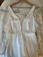 Charger l'image dans la galerie, Lucie Gabossi - Rime Arodaky Robe blanche manches en tulle brodé fleuri
