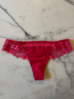 Charger l'image dans la galerie, Lucie Gabossi - Simone Pérèle String fushia T1
