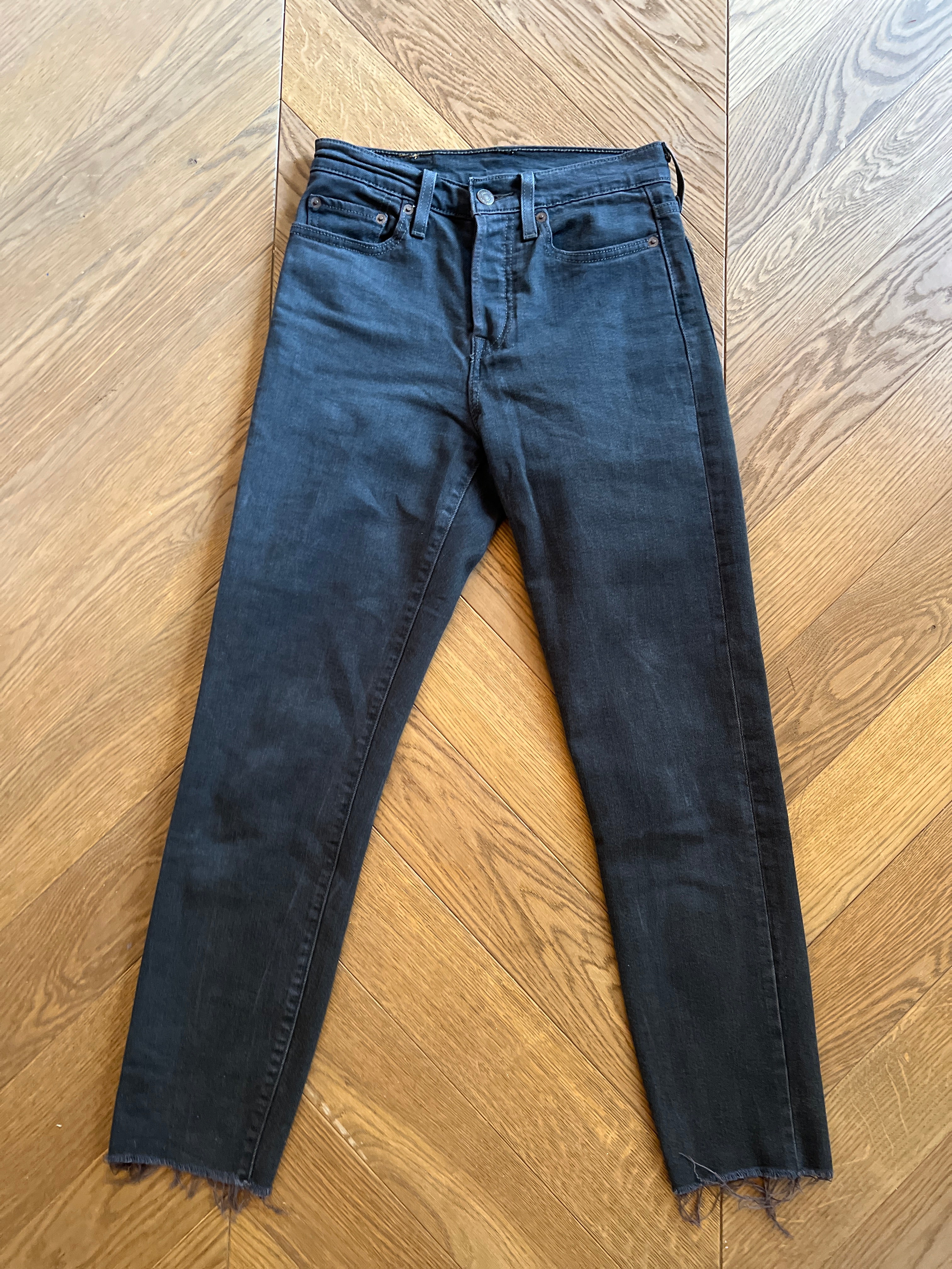 Jean Levis noir 7/8