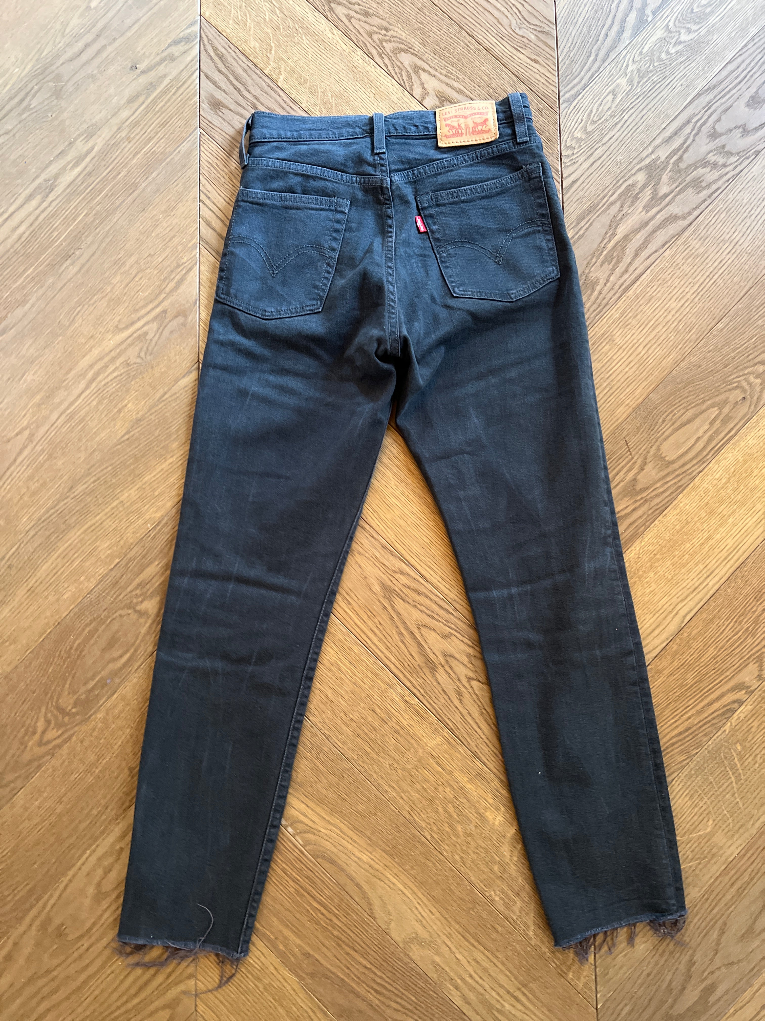 Jean Levis noir 7/8