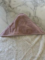 Charger l'image dans la galerie, 10 Novembre - 10 Novembre - Cape de bain Rose Neuve Sacha T.U
