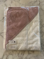 Charger l'image dans la galerie, 10 Novembre - 10 Novembre - Cape de bain Rose Neuve Sacha T.U
