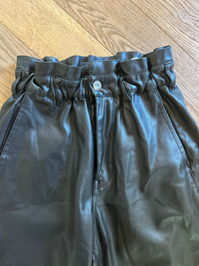 Pantalon taille froncée simili cuir Zara