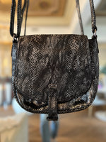 Charger l&#39;image dans la galerie, Marine Lorphelin Sac besace IKKS effet serpent
