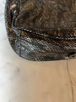 Charger l&#39;image dans la galerie, Marine Lorphelin Sac besace IKKS effet serpent
