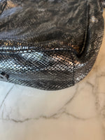 Charger l&#39;image dans la galerie, Marine Lorphelin Sac besace IKKS effet serpent
