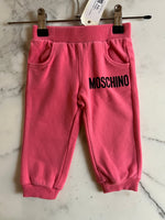 Charger l'image dans la galerie, Lucie Gabossi -Moschino Jogging rose T.6/9mois
