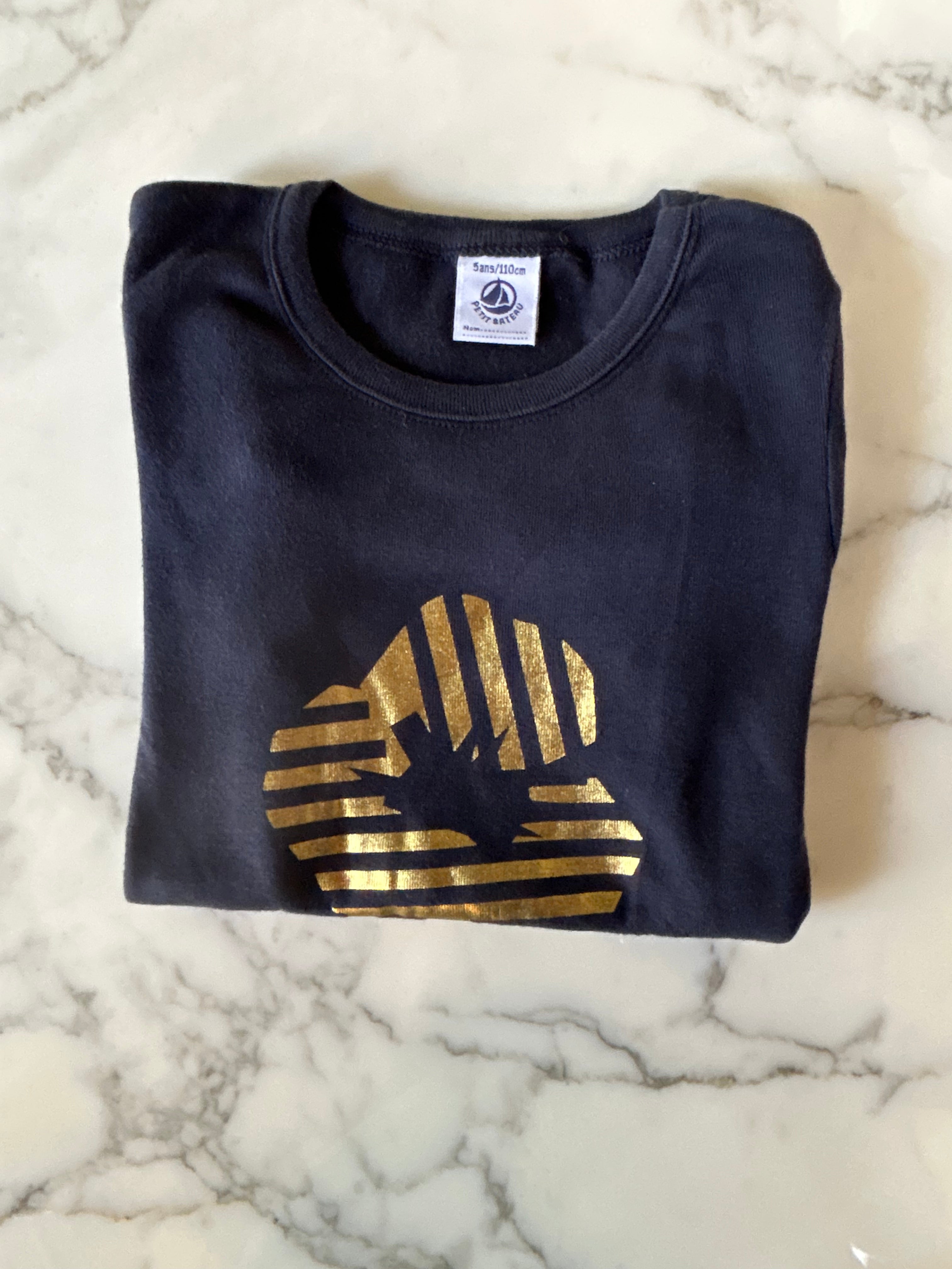 T-Shirt Petit Bateau avec écriture dorée taille 5 ans