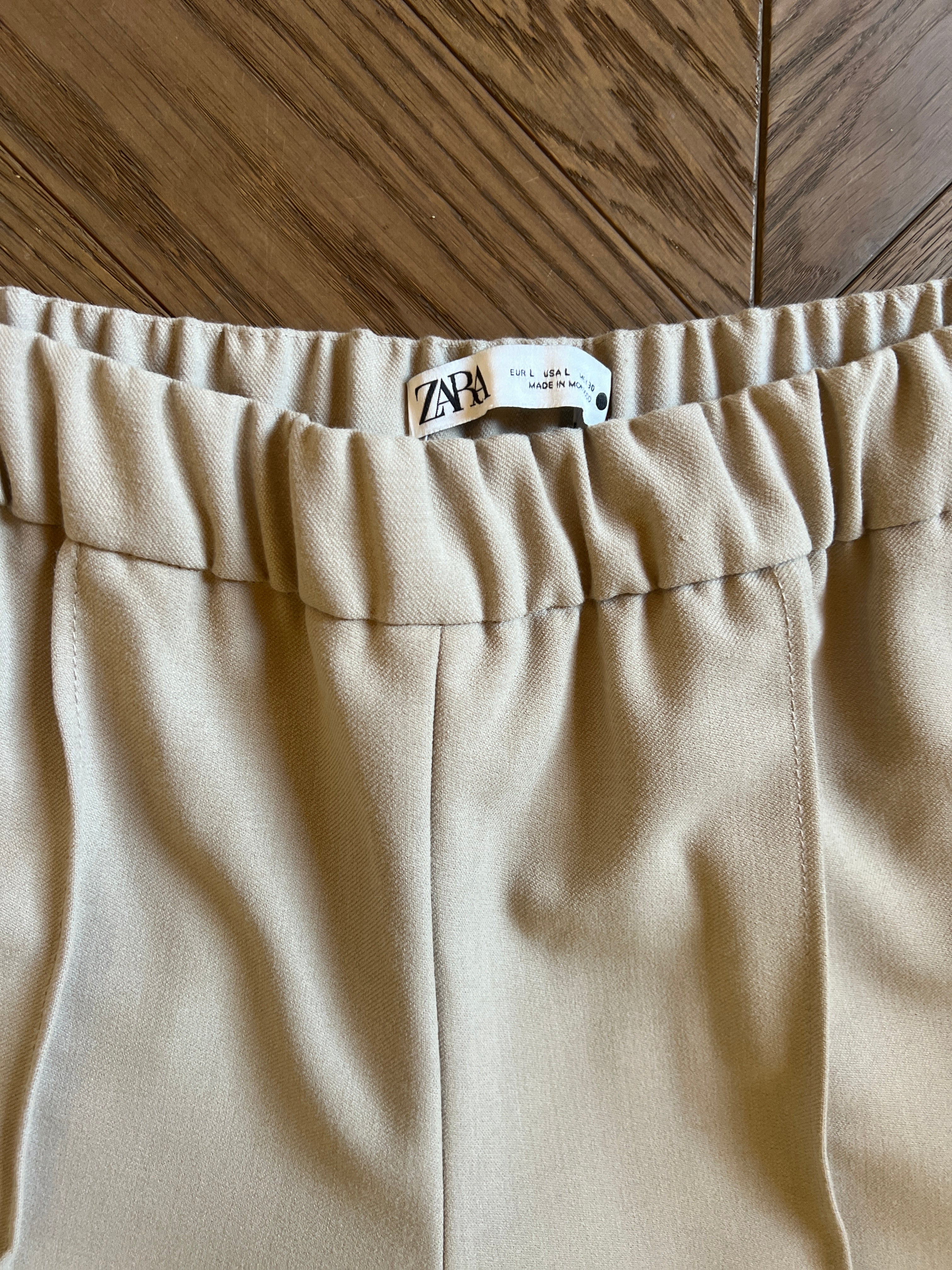 Malika Menard Pantalon beige large Zara