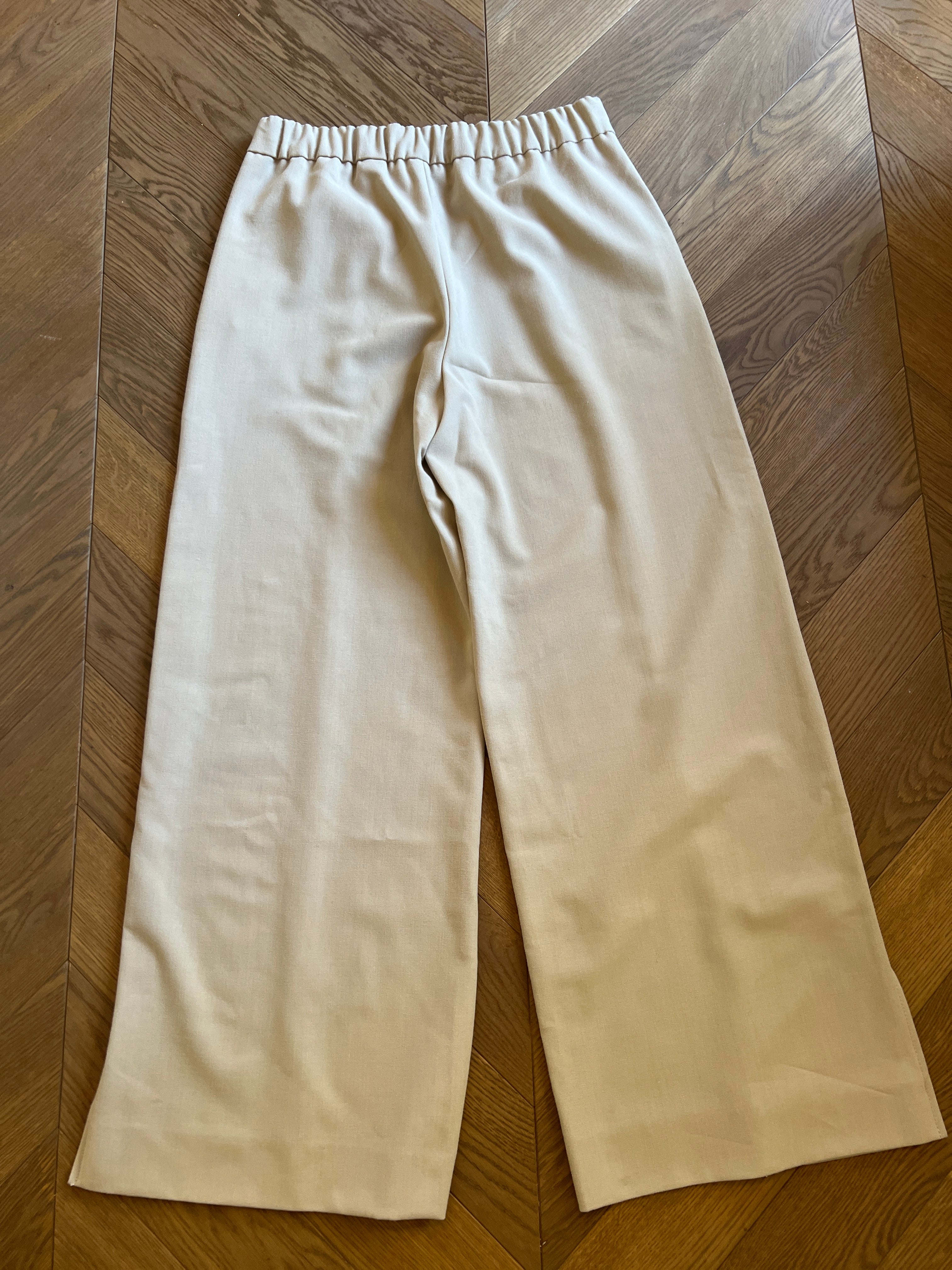 Malika Menard Pantalon beige large Zara