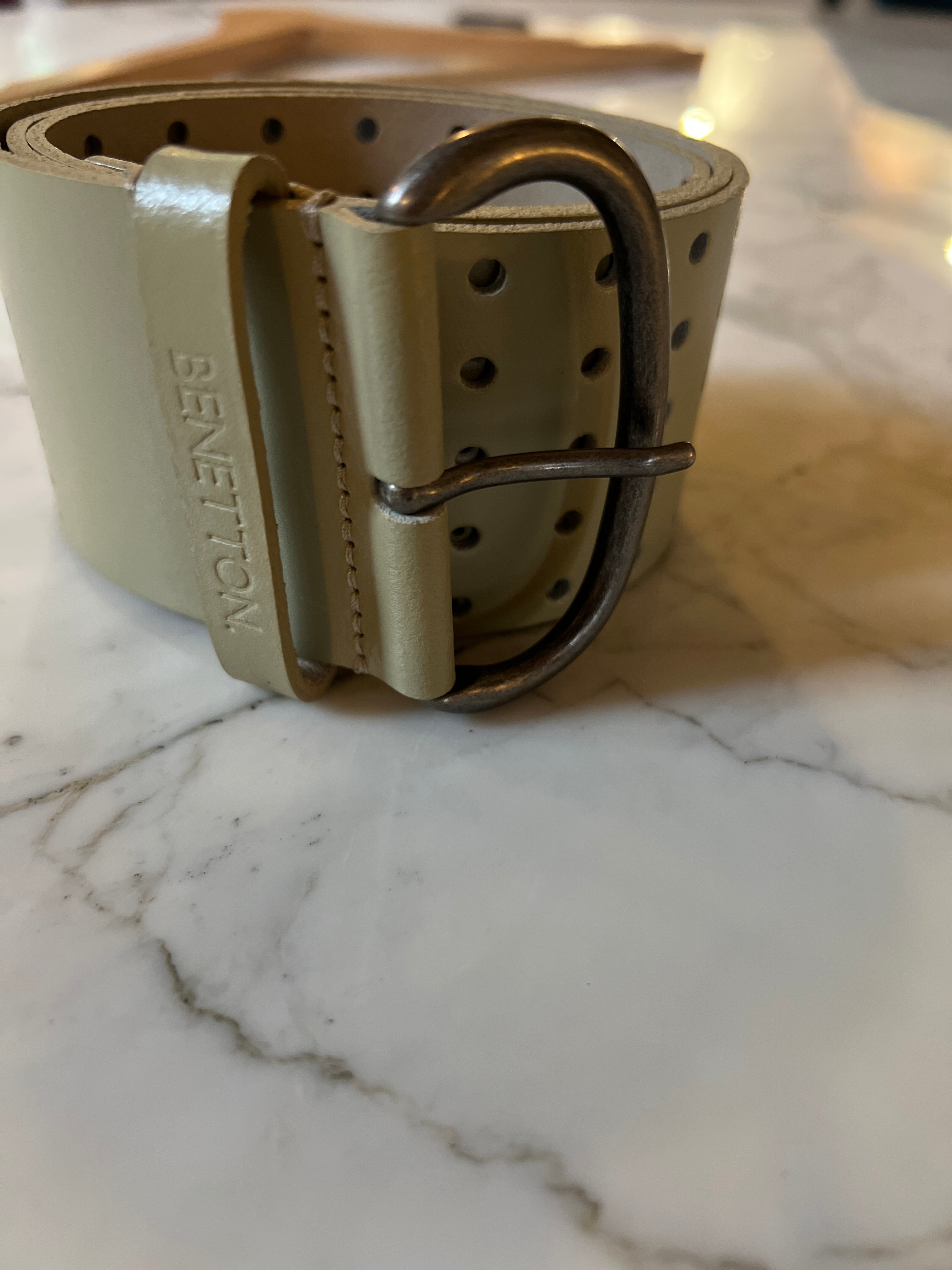 Marine Lorphelin Ceinture Benetton beige