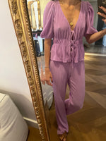 Charger l&#39;image dans la galerie, Malika Menard Ensemble pantalon et Haut plissé violet
