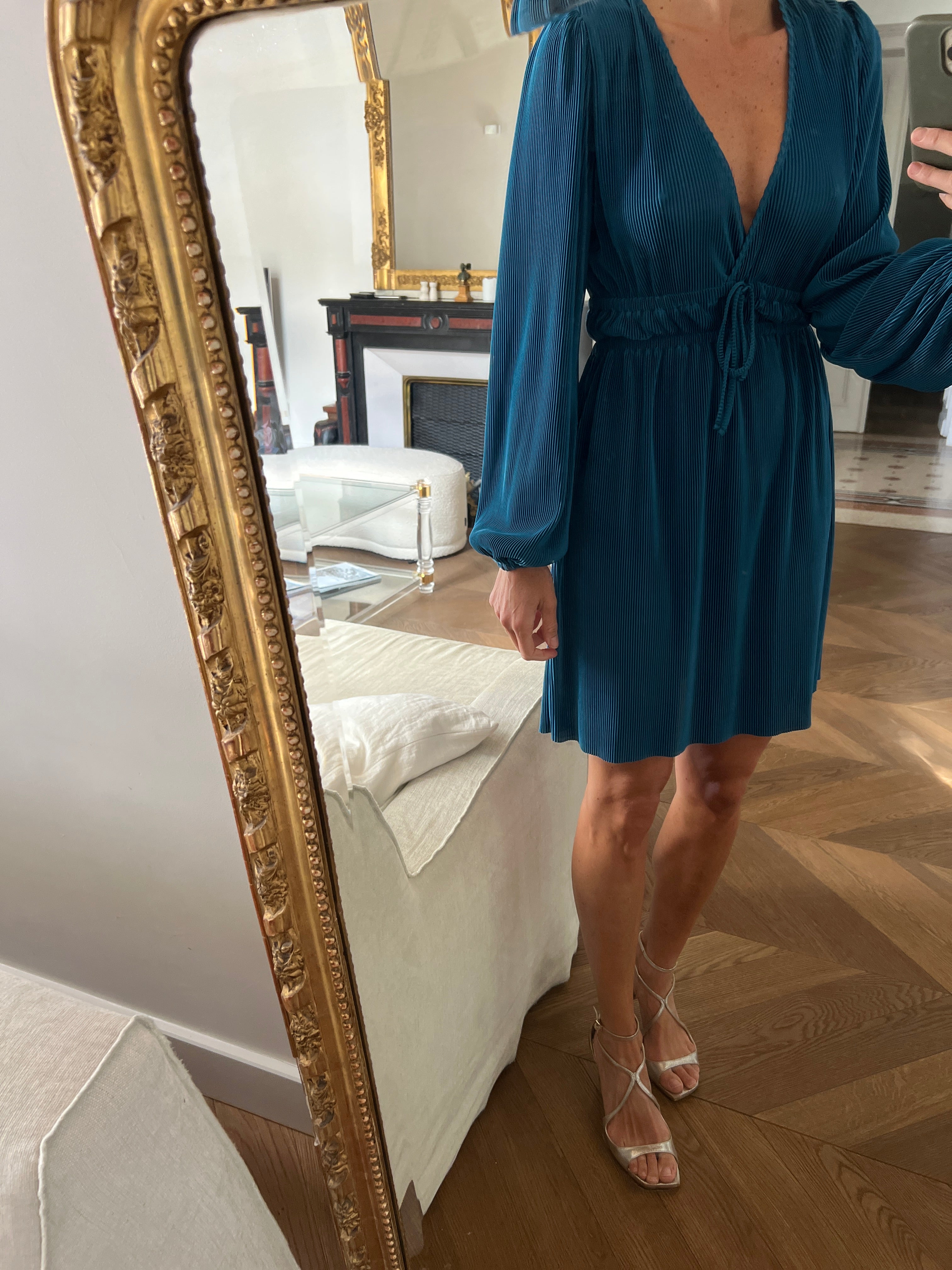 Marine Lorphelin Robe Zara bleu plissée