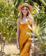 Charger l'image dans la galerie, Lucie Gabossi - Zara Robe dorée longue bretelles
