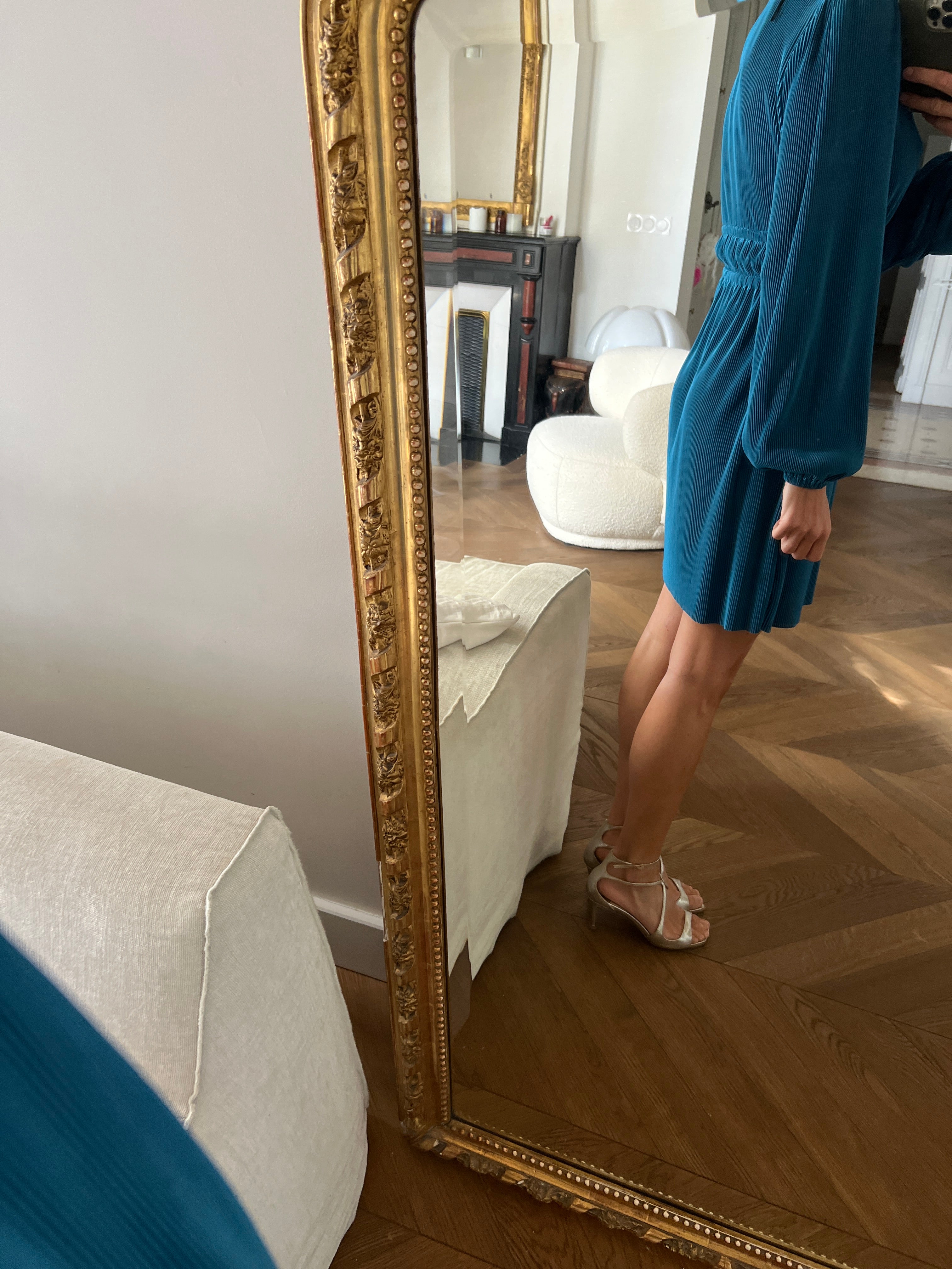 Marine Lorphelin Robe Zara bleu plissée