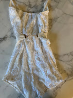 Charger l'image dans la galerie, Lucie Gabossi - Sabo Luxe Combishort blanche de soirée à papilles
