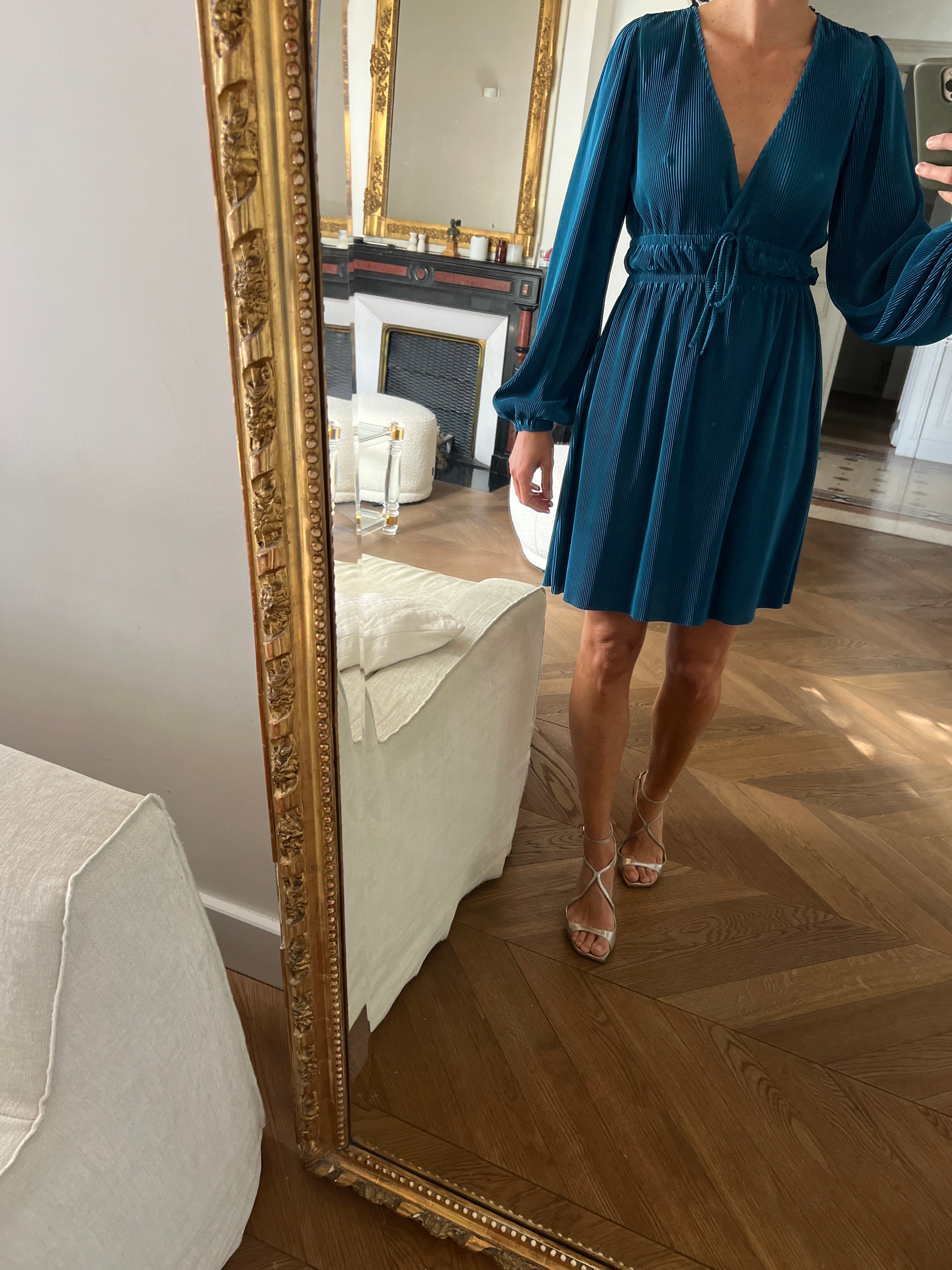 Marine Lorphelin Robe Zara bleu plissée