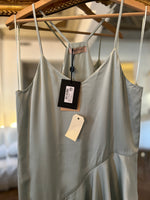 Charger l'image dans la galerie, Lucie Gabossi - Twinset Robe bretelle verte volant Agave Neuf
